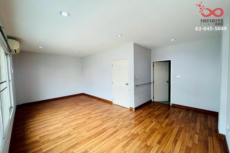 รูป ขายทาวน์โฮม 3 ชั้น ม.ดิเอ็กคลูซีฟ พัฒนาการ 44 ใกล้รถไฟฟ้าสายสีเหลือง ทำเลดี - รูปที่ 8/16