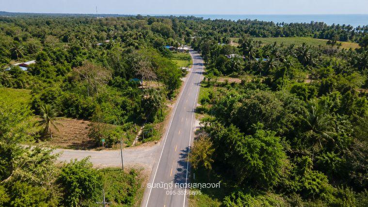 picture Land in Prachuap Khiri Khan, Bon Nok, beachfront. High-potential land that can generate future income. - 2/7
