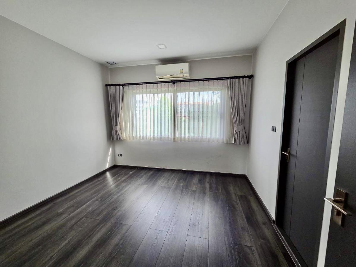รูป ให้เช่า Luxury Townhome VIVE บางนา กม.7 | ติดโรงเรียนนานาชาติ Concordian | เฟอร์นิเจอร์ครบ พร้อมเข้าอยู่ - รูปที่ 9/12