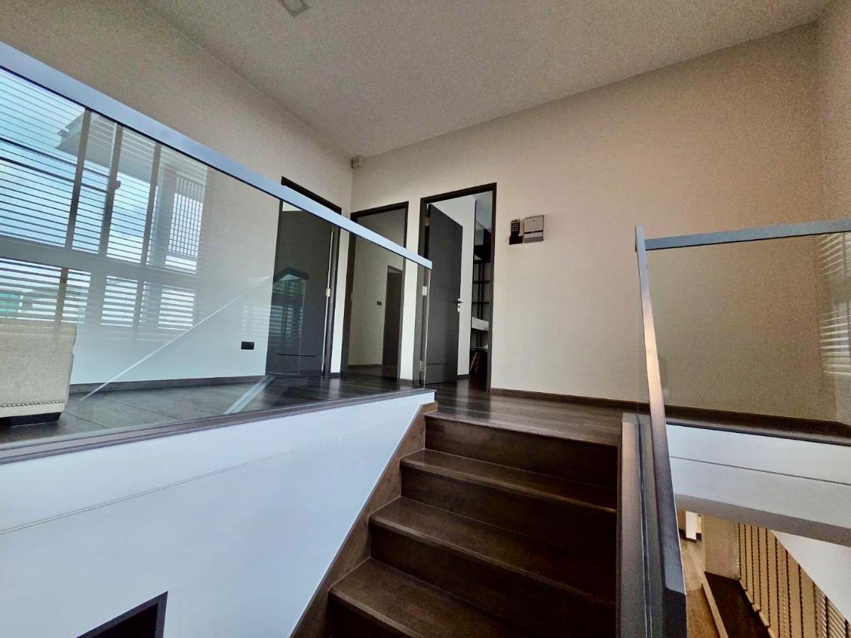 รูป ให้เช่า Luxury Townhome VIVE บางนา กม.7 | ติดโรงเรียนนานาชาติ Concordian | เฟอร์นิเจอร์ครบ พร้อมเข้าอยู่ - รูปที่ 4/12