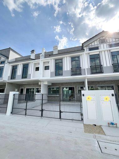 รูป บ้านให้เช่า 📍 Villaggio 3 Srinakarin-Bangna 📍 3 ห้องนอน 3 ห้องน้ำ เฟอร์นิเจอร์ และ เครื่องใช้ไฟฟ้าครบ  - รูปที่ 2/33