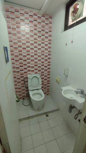 picture Silom plaza main road space for rent in Silom Narathiwat near bts Chong Nonsi    2 bathrooms  - 8/9