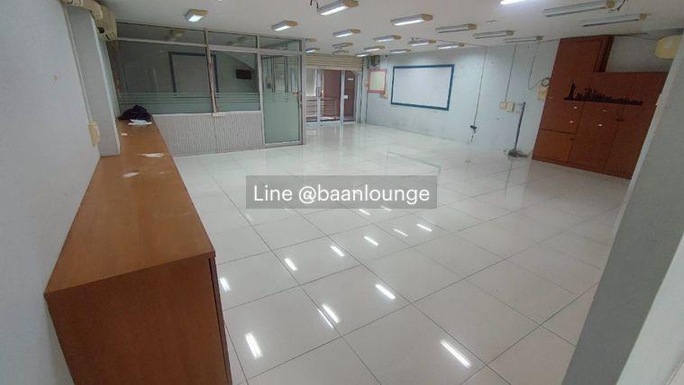 picture Silom plaza main road space for rent in Silom Narathiwat near bts Chong Nonsi 2 bathrooms - 2/9