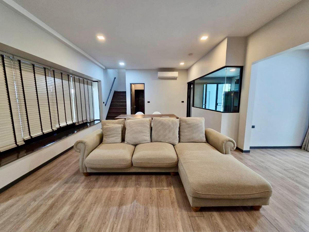 รูป ให้เช่า Luxury Townhome VIVE บางนา กม.7 | ติดโรงเรียนนานาชาติ Concordian | เฟอร์นิเจอร์ครบ พร้อมเข้าอยู่ - รูปที่ 2/12