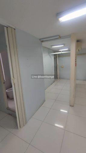 picture Silom plaza main road space for rent in Silom Narathiwat near bts Chong Nonsi 2 bathrooms - 6/9