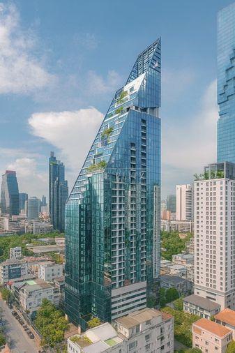 รูป ✨ใช้ชีวิตระดับ Iconic ในตึกที่สวยที่สุดใจกลางสาทร กับห้องแต่งสวยที่ Tait Sathorn 12 — แค่ส่วนกลางลอยฟ้าก็คุ้มแล้ว! 🌵 - รูปที่ 5/9
