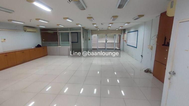 picture ðSilom plaza main road space for rent in Silom Narathiwat near bts Chong Nonsið - 1/9