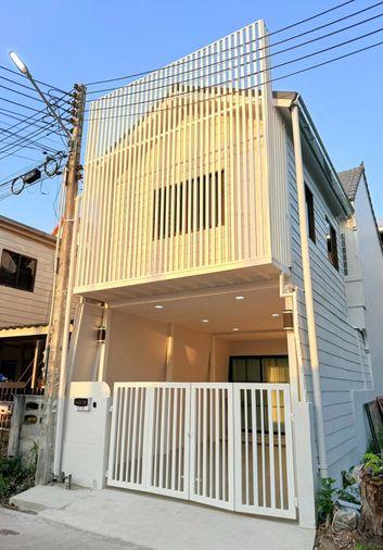 รูป 🔥ขาย บ้านทาวน์เฮ้าส์ 2 ชั้น Ngamcharoen 13 งามเจริญ 13 🌳 บรรยากาศร่มรื่น เป็นส่วนตัว พร้อมของแถมหลายรายการ - รูปที่ 1/20
