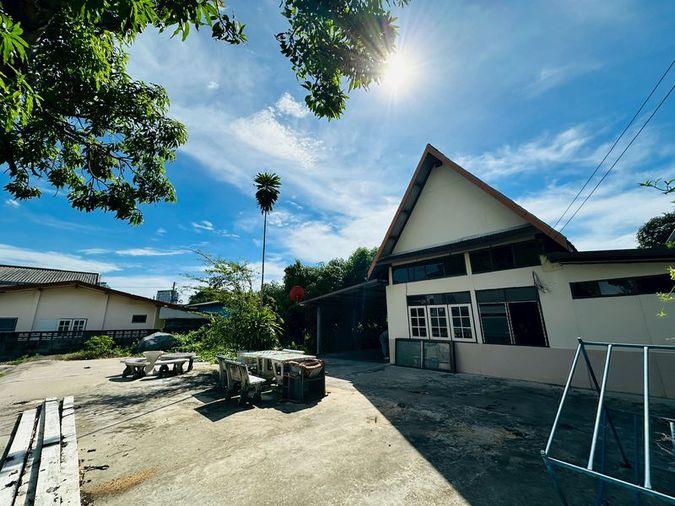 picture Beautiful land for sale with existing structures, Soi Khao Taeng On – Huai Yai Phrom 22. - 4/20
