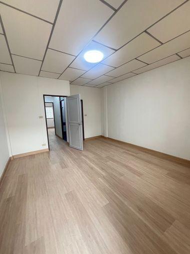 รูป รีโนเวทใหม่เอี่ยมเหมือนมือหนึ่ง! 🏡 ทาวน์เฮาส์ เสนาวิลล่า คู้บอน 27 บ้านสวยน่าอยู่ ทำเลดี ของกินเพียบ เพียง 10,000.- ✨ - รูปที่ 21/32
