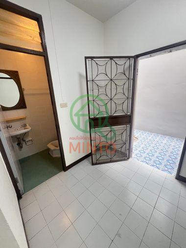 รูป รีโนเวทใหม่เอี่ยมเหมือนมือหนึ่ง! 🏡 ทาวน์เฮาส์ เสนาวิลล่า คู้บอน 27 บ้านสวยน่าอยู่ ทำเลดี ของกินเพียบ เพียง 10,000.- ✨ - รูปที่ 3/32