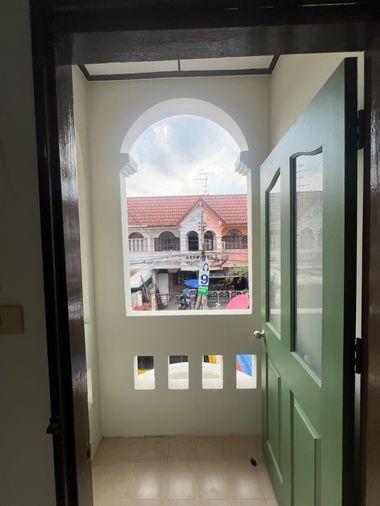 รูป รีโนเวทใหม่เอี่ยมเหมือนมือหนึ่ง! 🏡 ทาวน์เฮาส์ เสนาวิลล่า คู้บอน 27 บ้านสวยน่าอยู่ ทำเลดี ของกินเพียบ เพียง 10,000.- ✨ - รูปที่ 16/32