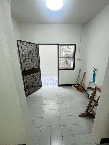 รูป รีโนเวทใหม่เอี่ยมเหมือนมือหนึ่ง! 🏡 ทาวน์เฮาส์ เสนาวิลล่า คู้บอน 27 บ้านสวยน่าอยู่ ทำเลดี ของกินเพียบ เพียง 10,000.- ✨ - รูปที่ 2/32