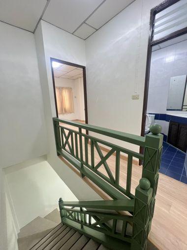 รูป รีโนเวทใหม่เอี่ยมเหมือนมือหนึ่ง! 🏡 ทาวน์เฮาส์ เสนาวิลล่า คู้บอน 27 บ้านสวยน่าอยู่ ทำเลดี ของกินเพียบ เพียง 10,000.- ✨ - รูปที่ 29/32