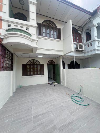 รูป รีโนเวทใหม่เอี่ยมเหมือนมือหนึ่ง! 🏡 ทาวน์เฮาส์ เสนาวิลล่า คู้บอน 27 บ้านสวยน่าอยู่ ทำเลดี ของกินเพียบ เพียง 10,000.- ✨ - รูปที่ 1/32