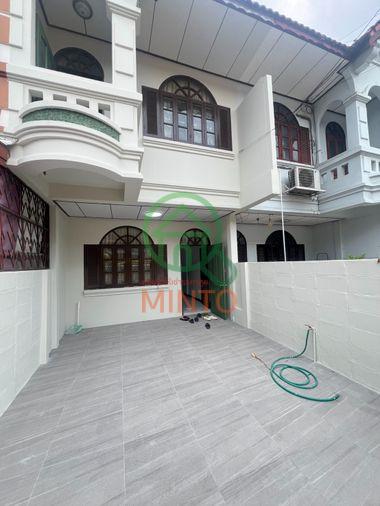 รูป รีโนเวทใหม่เอี่ยมเหมือนมือหนึ่ง! 🏡 ทาวน์เฮาส์ เสนาวิลล่า คู้บอน 27 บ้านสวยน่าอยู่ ทำเลดี ของกินเพียบ เพียง 10,000.- ✨ - รูปที่ 1/32