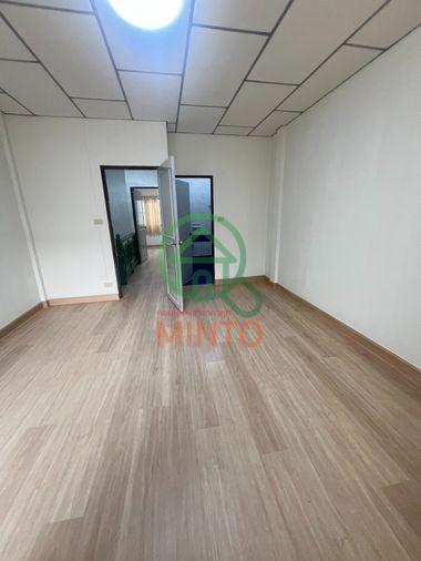 รูป รีโนเวทใหม่เอี่ยมเหมือนมือหนึ่ง! 🏡 ทาวน์เฮาส์ เสนาวิลล่า คู้บอน 27 บ้านสวยน่าอยู่ ทำเลดี ของกินเพียบ เพียง 10,000.- ✨ - รูปที่ 26/32