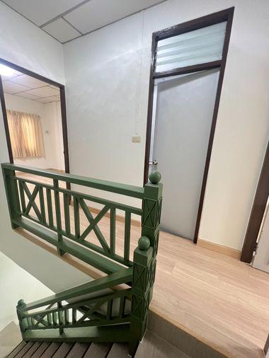รูป รีโนเวทใหม่เอี่ยมเหมือนมือหนึ่ง! 🏡 ทาวน์เฮาส์ เสนาวิลล่า คู้บอน 27 บ้านสวยน่าอยู่ ทำเลดี ของกินเพียบ เพียง 10,000.- ✨ - รูปที่ 27/32