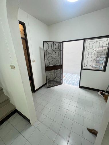 รูป รีโนเวทใหม่เอี่ยมเหมือนมือหนึ่ง! 🏡 ทาวน์เฮาส์ เสนาวิลล่า คู้บอน 27 บ้านสวยน่าอยู่ ทำเลดี ของกินเพียบ เพียง 10,000.- ✨ - รูปที่ 6/32