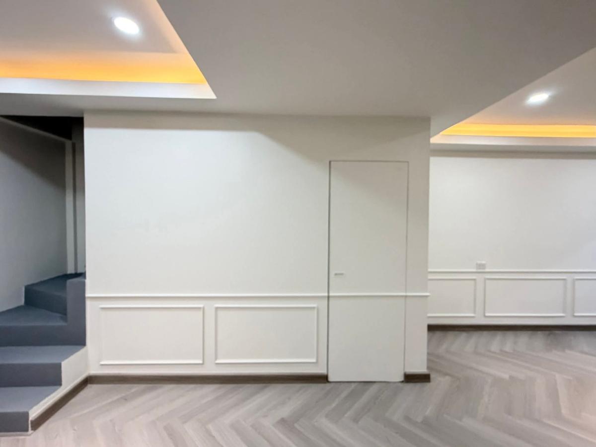 รูป saturnplace160526  ทาวน์โฮม2ชั้น รีโนเวทใหม่พร้อมเข้าอยู่ ทำเลดีมาก เซ็นทรัลอีสวิลล์ 10นาที พิเศษแถมแอร์ 3เครื่อง‼️    📍หมู่บ้านเลิศอุบล โชคชัย4 - รูปที่ 4/11
