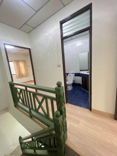 รูป รีโนเวทใหม่เอี่ยมเหมือนมือหนึ่ง! 🏡 ทาวน์เฮาส์ เสนาวิลล่า คู้บอน 27 บ้านสวยน่าอยู่ ทำเลดี ของกินเพียบ เพียง 10,000.- ✨ - รูปที่ 9/32