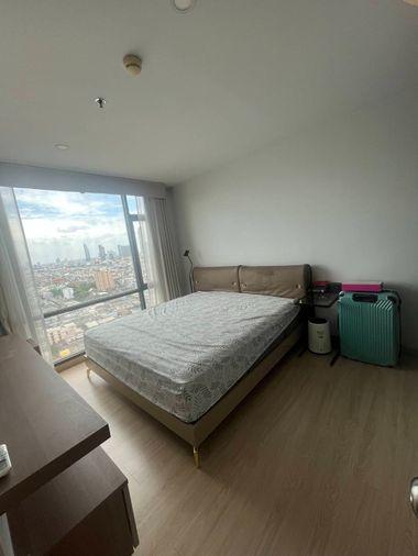 picture Two-story duplex with 2 bedrooms and 2 bathrooms at Bangkok Horizon Sathorn - Narathiwas. Features a bathtub. - 1/13