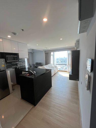picture Two-story duplex with 2 bedrooms and 2 bathrooms at Bangkok Horizon Sathorn - Narathiwas. Features a bathtub. - 5/13