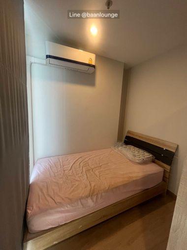 picture Two-story duplex with 2 bedrooms and 2 bathrooms at Bangkok Horizon Sathorn - Narathiwas. Features a bathtub. - 4/13