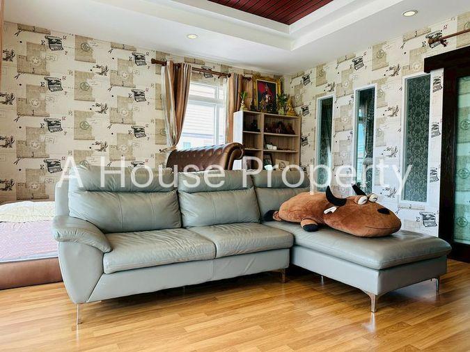 picture Luxury detached house for sale at The Boulevard Sriracha. Beautiful house,move in Ready - 10/20