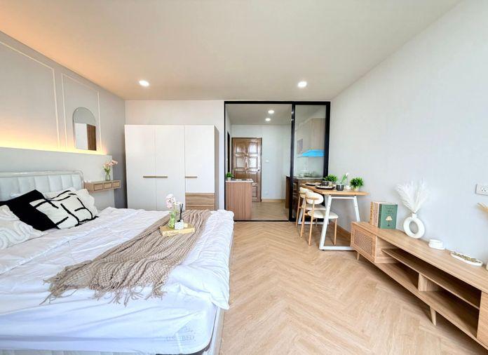picture Saturnplace170526 for sale  Ratchaarpa tower - 4/8
