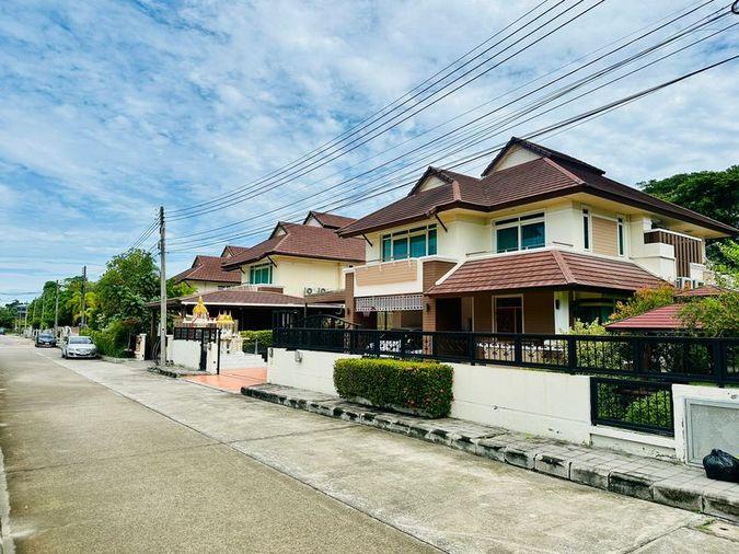 picture Luxury detached house for sale at The Boulevard Sriracha. Beautiful house,move in Ready - 1/20