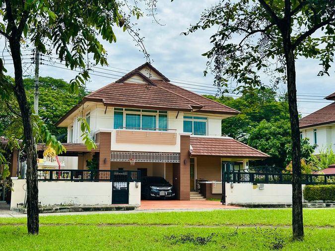 picture Luxury detached house for sale at The Boulevard Sriracha. Beautiful house,move in Ready - 20/20