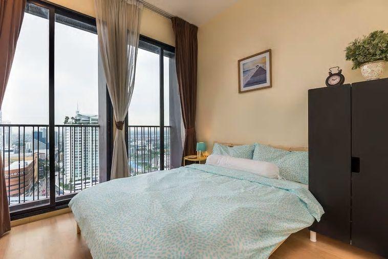 picture  Corner unit, top floor, view of Wat Thong Thong at Noble Reveal  70 sq.m. - 9/19