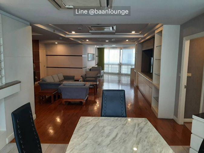 picture Pets allowed at President Park (Oak Building). - 8/9