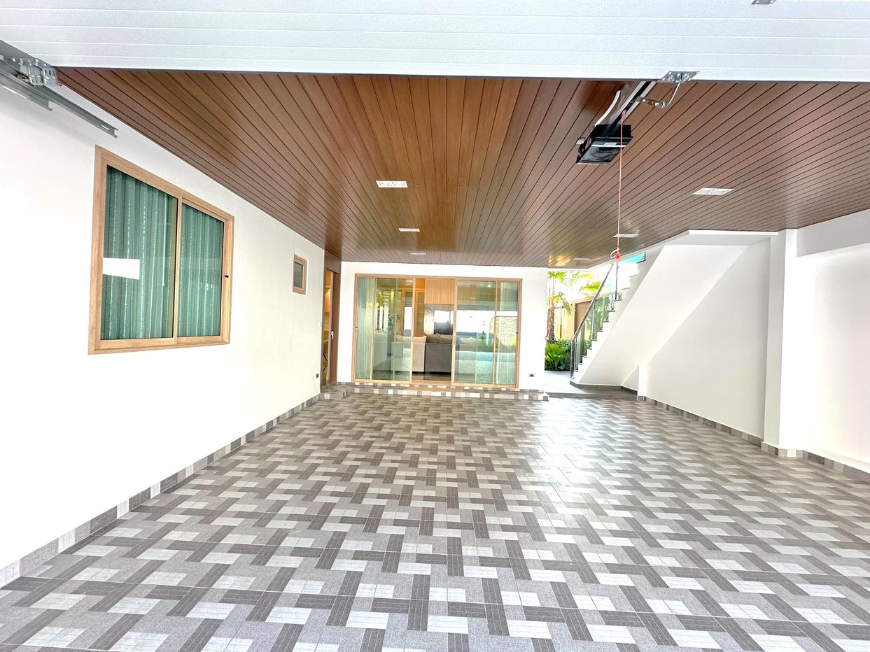 picture Luxury Pool Villa for Sale Thung Klom Tan Man - 18/18