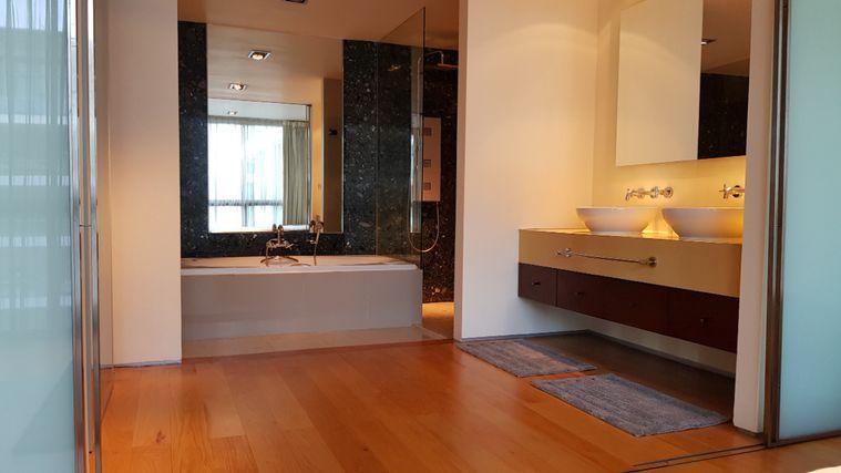 รูป วิวสระว่ายน้ำ ระเบียงใหญ่  Pet friendly  ขนาด 210 ตร.ม. ที่ Ficus Lane  - รูปที่ 7/9