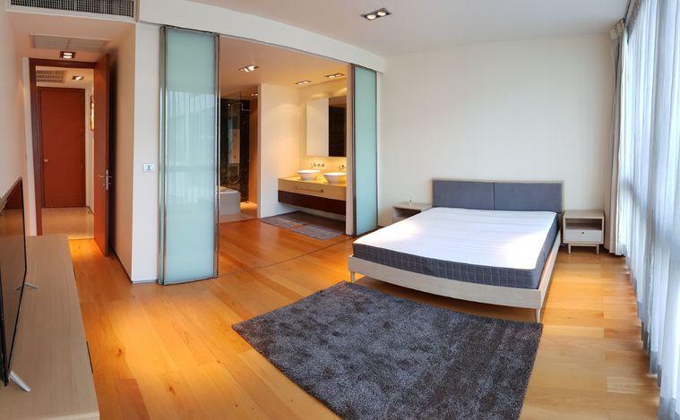 รูป วิวสระว่ายน้ำ ระเบียงใหญ่  Pet friendly  ขนาด 210 ตร.ม. ที่ Ficus Lane  - รูปที่ 8/9