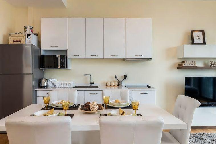 picture  Corner unit, top floor, view of Wat Thong Thong at Noble Reveal  70 sq.m. - 7/19