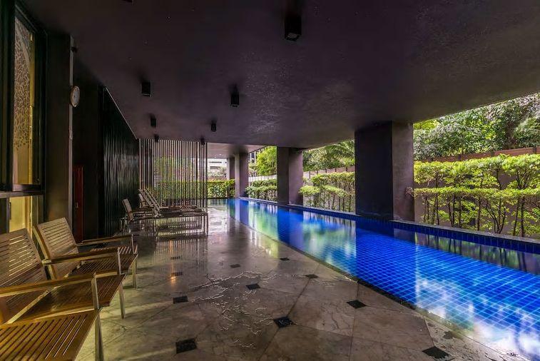picture  Corner unit, top floor, view of Wat Thong Thong at Noble Reveal  70 sq.m. - 17/19