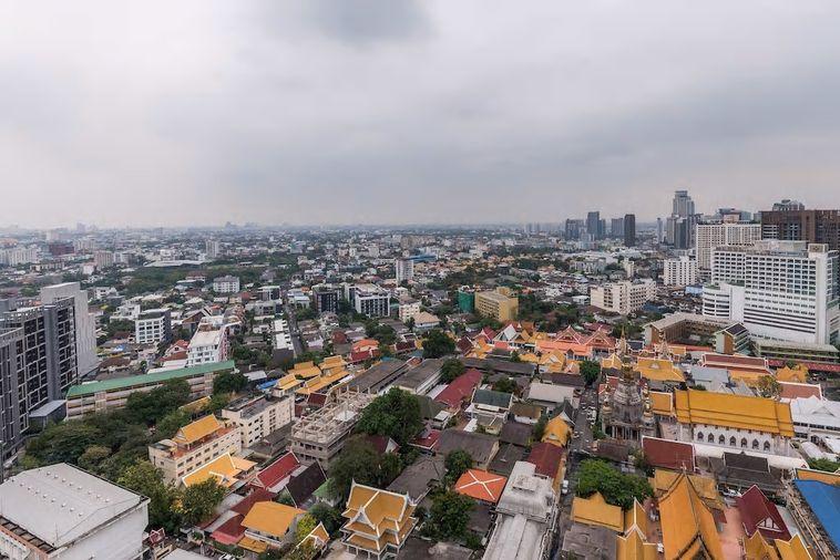 picture  Corner unit, top floor, view of Wat Thong Thong at Noble Reveal  70 sq.m. - 11/19