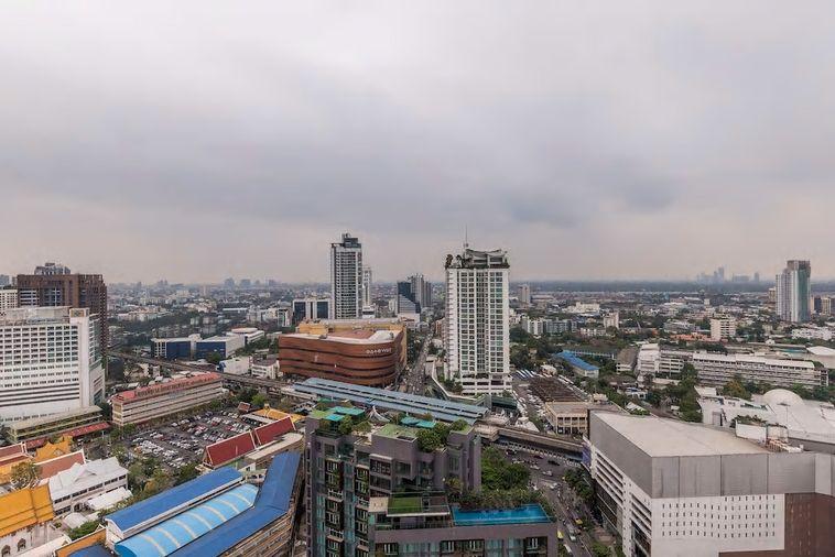 picture  Corner unit, top floor, view of Wat Thong Thong at Noble Reveal  70 sq.m. - 10/19