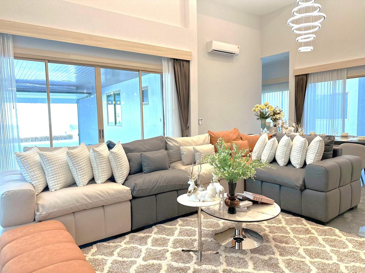 picture Luxury Pool Villa for Sale Thung Klom Tan Man - 3/18