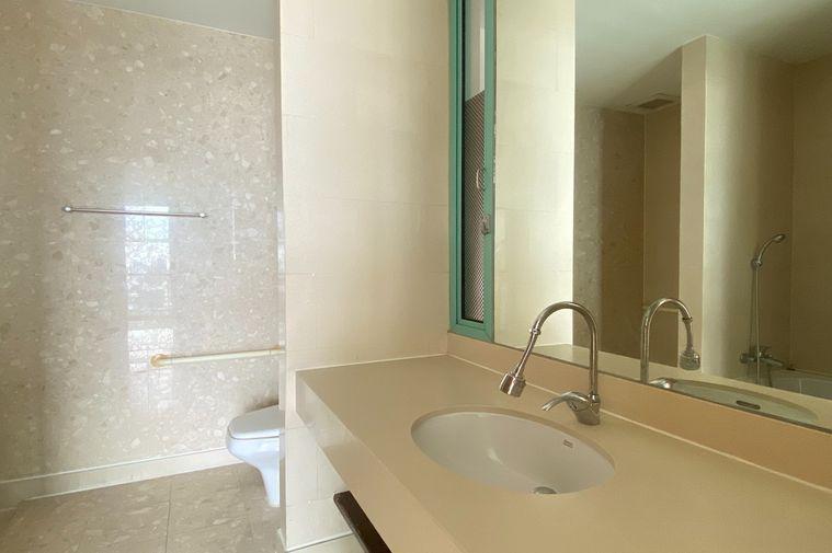 รูป ขายด่วน !!  Chatrium Riverside Condominium, 2 นอน, 2 น้ำ, ชั้นสูง 19++, ห้องนั่งเล่นกว้าง, ระเบียงกว้าง !! Code C20260500023 แต่งครบ, ราคาพิเศษ!!📣📣 - รูปที่ 8/9