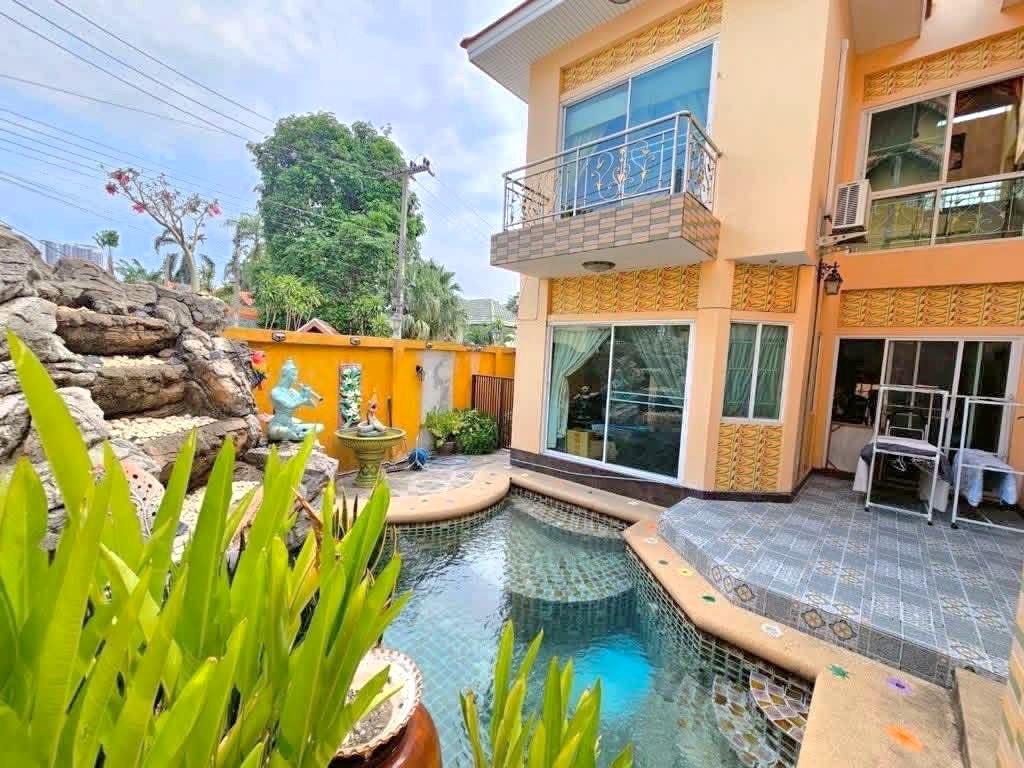 picture Pool Villa for Sale Jomtien Beach Pattaya - 1/9
