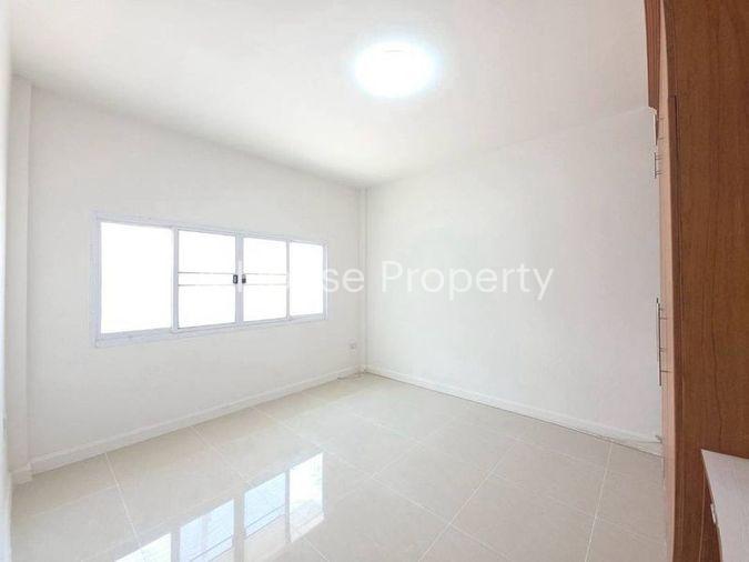 รูป บ้านเดี่ยวสวย รีโนเวทใหม่ทั้งหลัง หมู่บ้านไม้งาม ทำเลดี ชลบุรี - รูปที่ 9/14