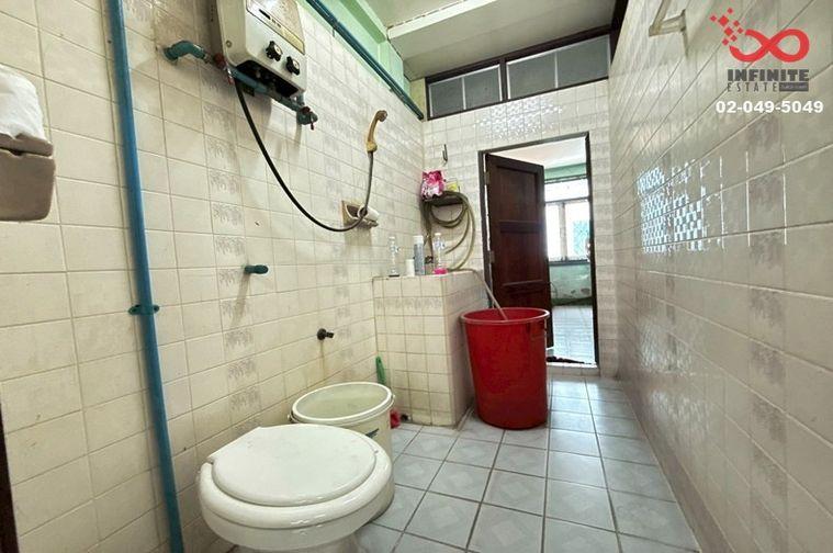 รูป ขายอาคารพาณิชย์ 3 ชั้น 3 คูหา 39 ตร.ว. ในตลาดวัฒนานันท์ ดอนเมือง ติดถนนสรงประภา - รูปที่ 11/12