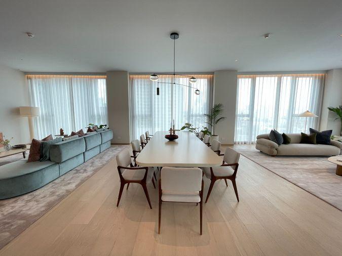 picture Scope Thonglo Wide-frontage layout maximizing natural light and panoramic city views. - 6/10