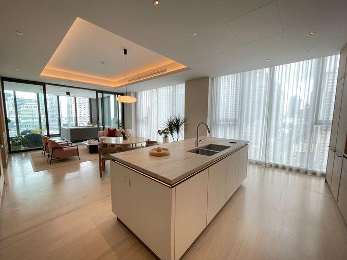 picture Scope Thonglo Wide-frontage layout maximizing natural light and panoramic city views. - 4/10