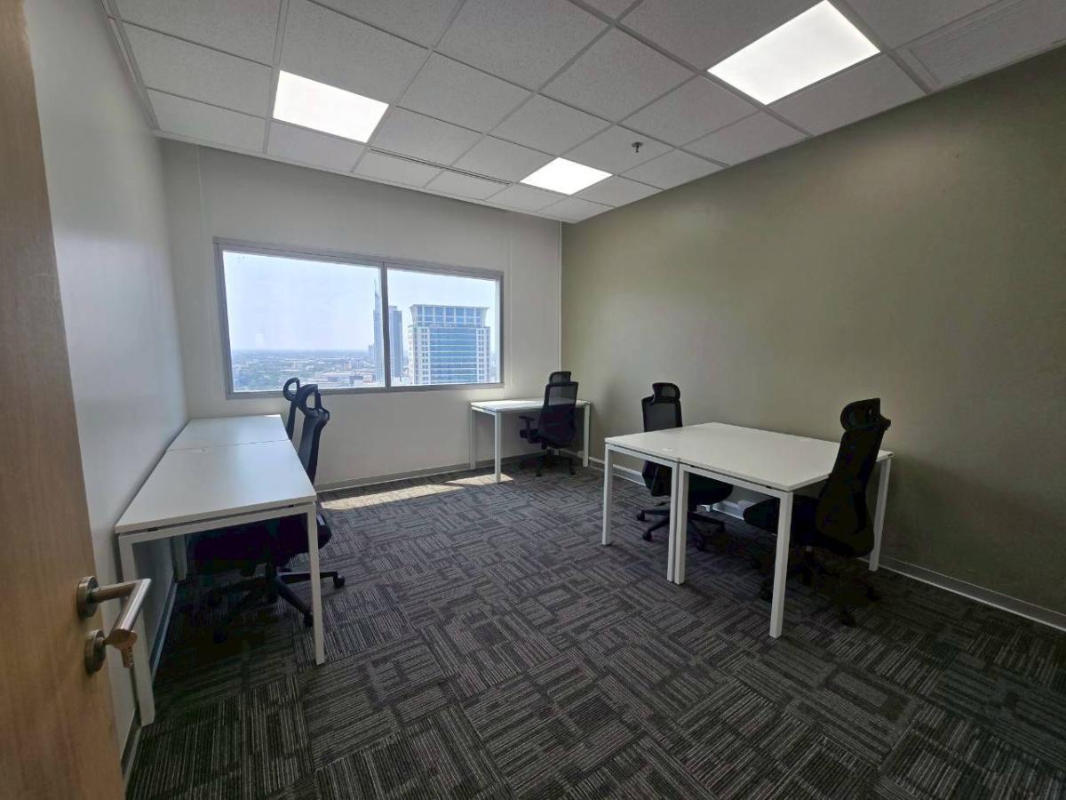 picture Serviced office at Central Chaengwattana with co-working space, conveniently located near the MRT Pink Line. Easy access with shops and restaurants. - 12/12