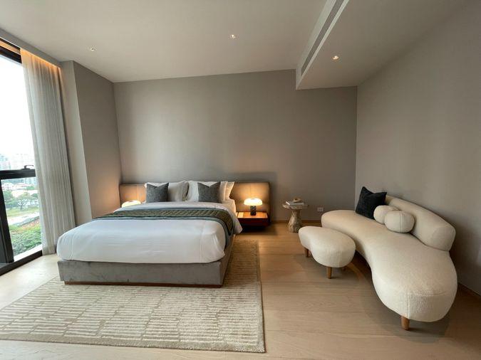 picture Scope Thonglo Wide-frontage layout maximizing natural light and panoramic city views. - 2/10